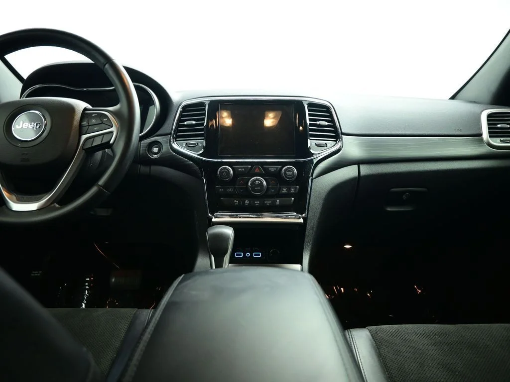 Used 2021 Gray Jeep Laredo X image 41