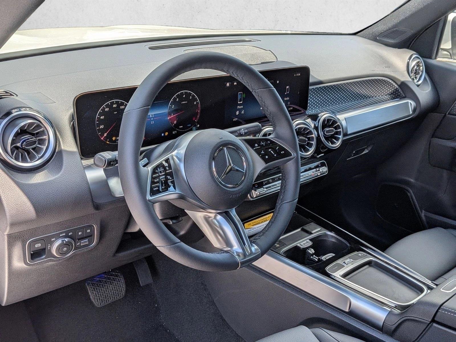 New 2026 Polar White Mercedes-Benz GLB250 image 3
