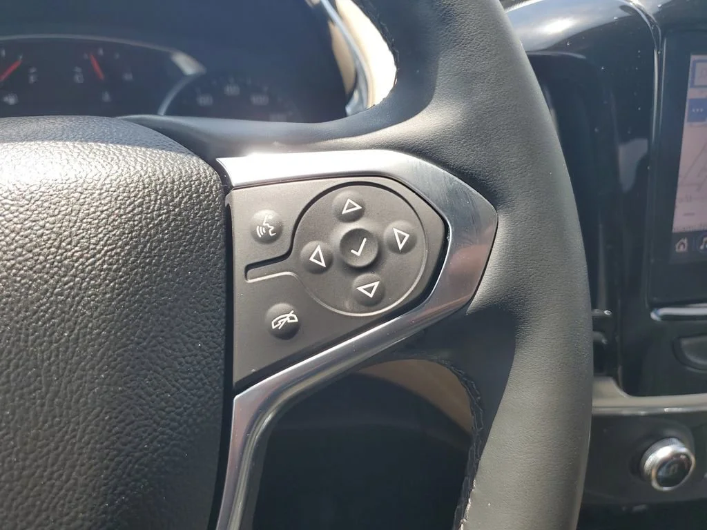 Used 2023 Silver Sage Metallic Chevrolet LT Leather image 26