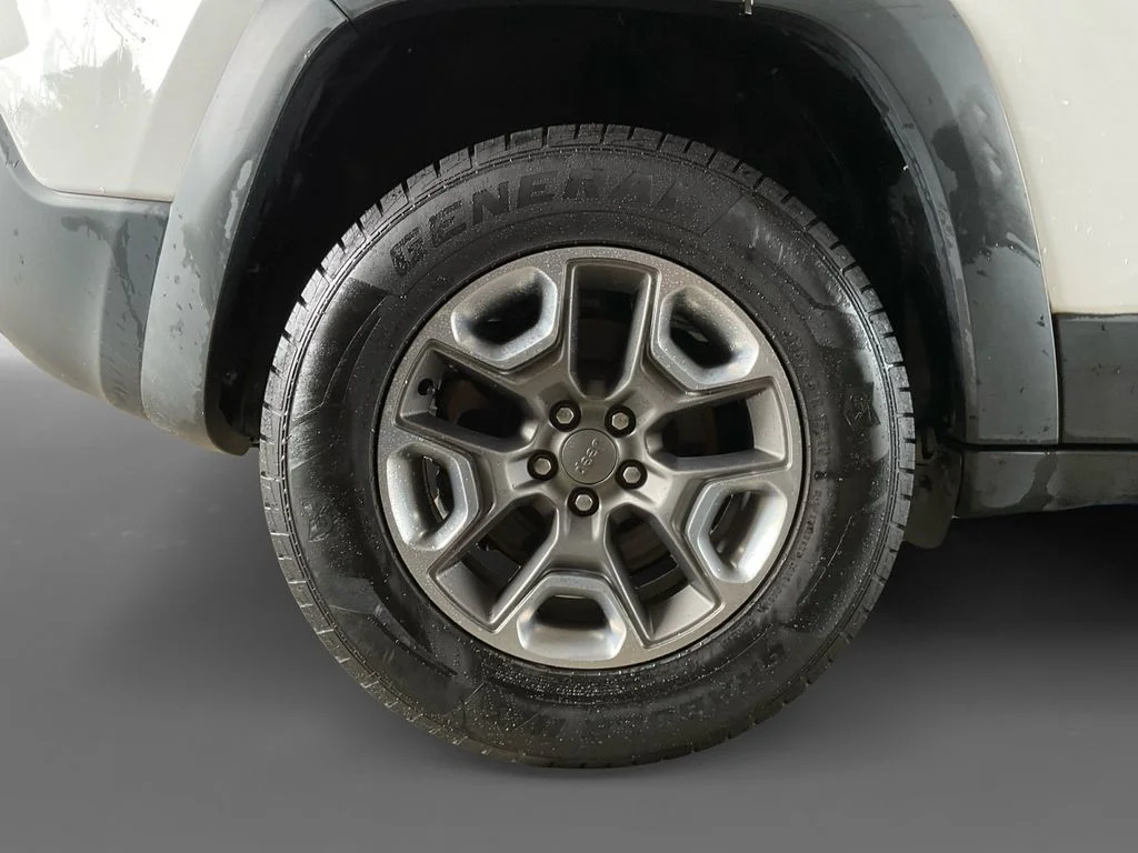 Used 2019 White Jeep Trailhawk image 10
