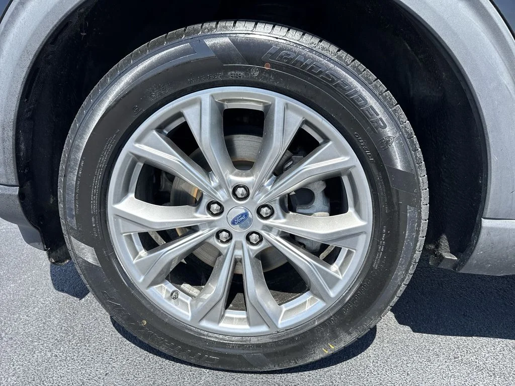 Used 2020 Black Ford Limited image 10