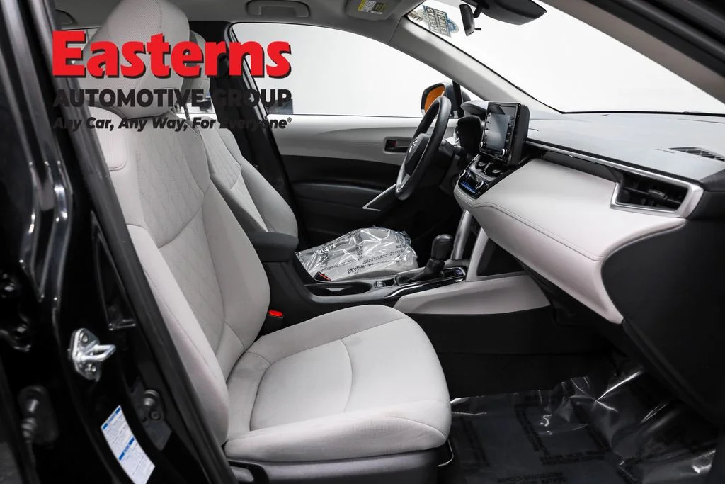 Used 2022 Black Toyota L image 22