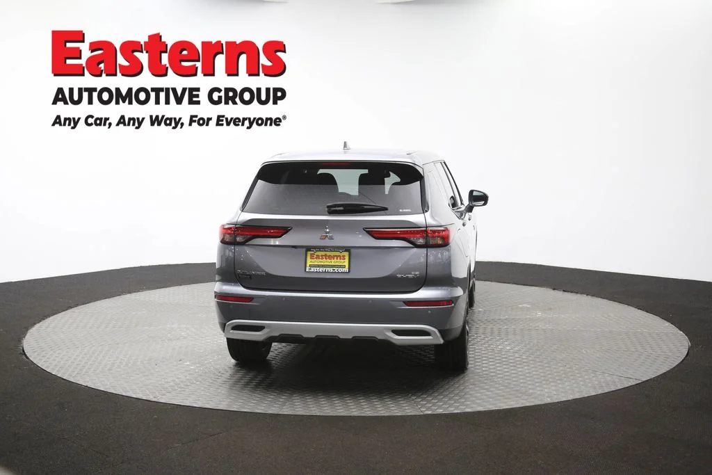 Used 2023 Silver Mitsubishi SE image 38