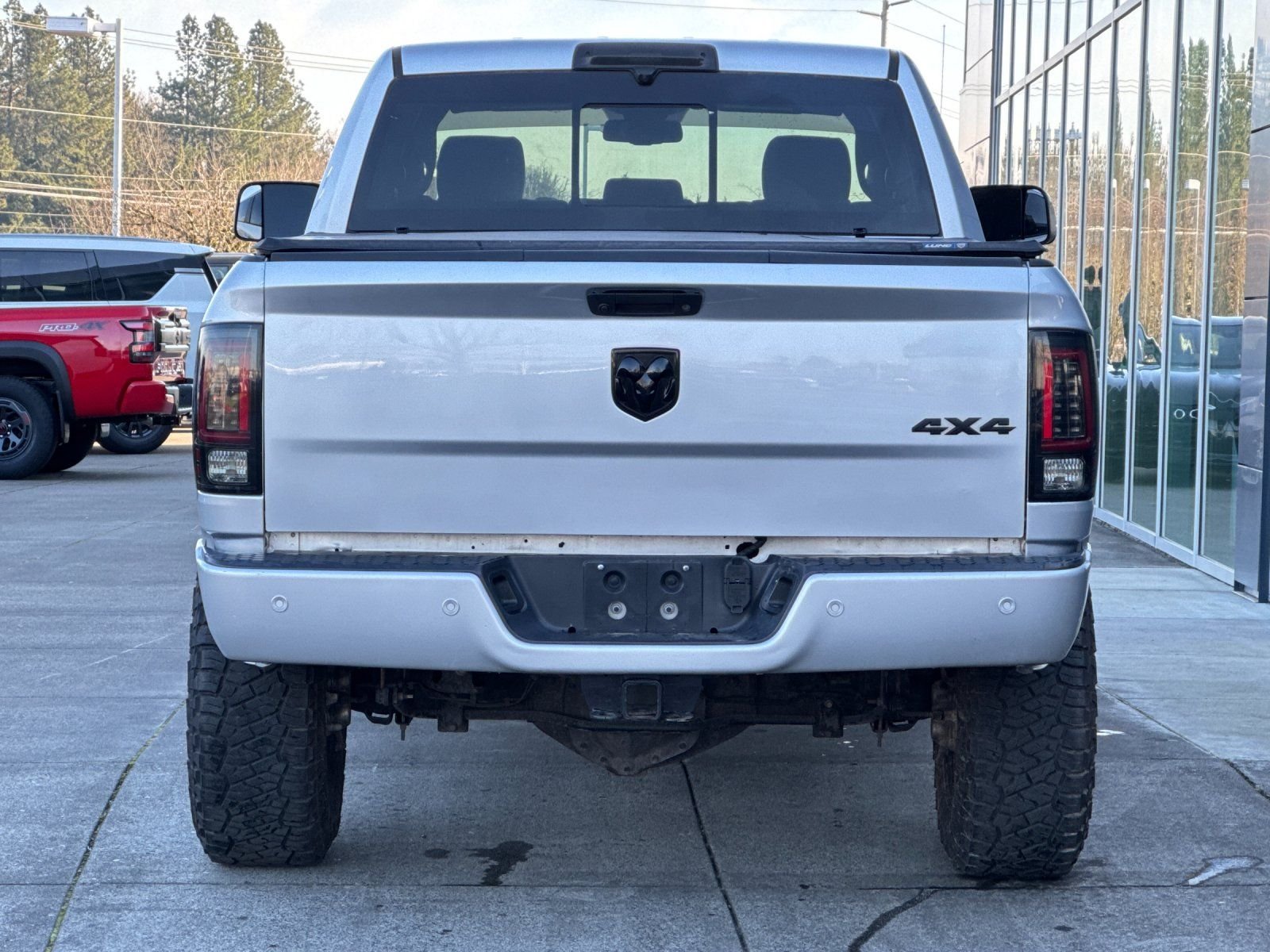 Used 2018 Bright Silver Clearcoat Metallic Ram Laramie image 4