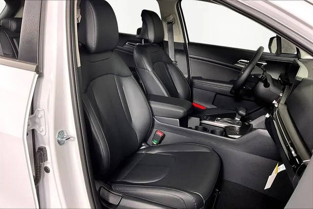 New 2026 White Kia EX image 11