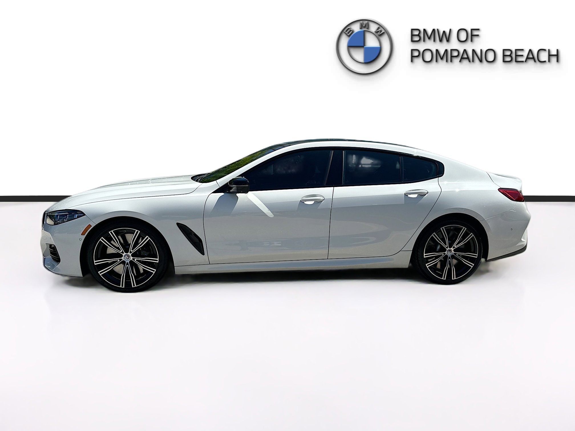 Used 2023 Alpine White BMW M850i image 4