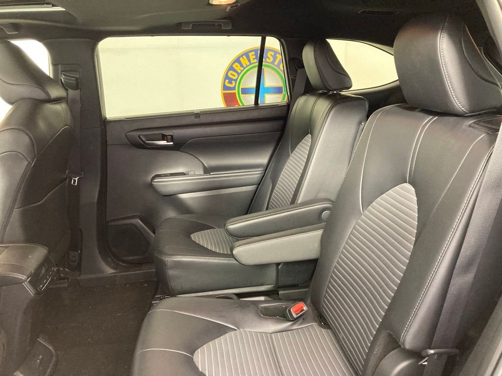 2025 Toyota Highlander XSE - Photo 16