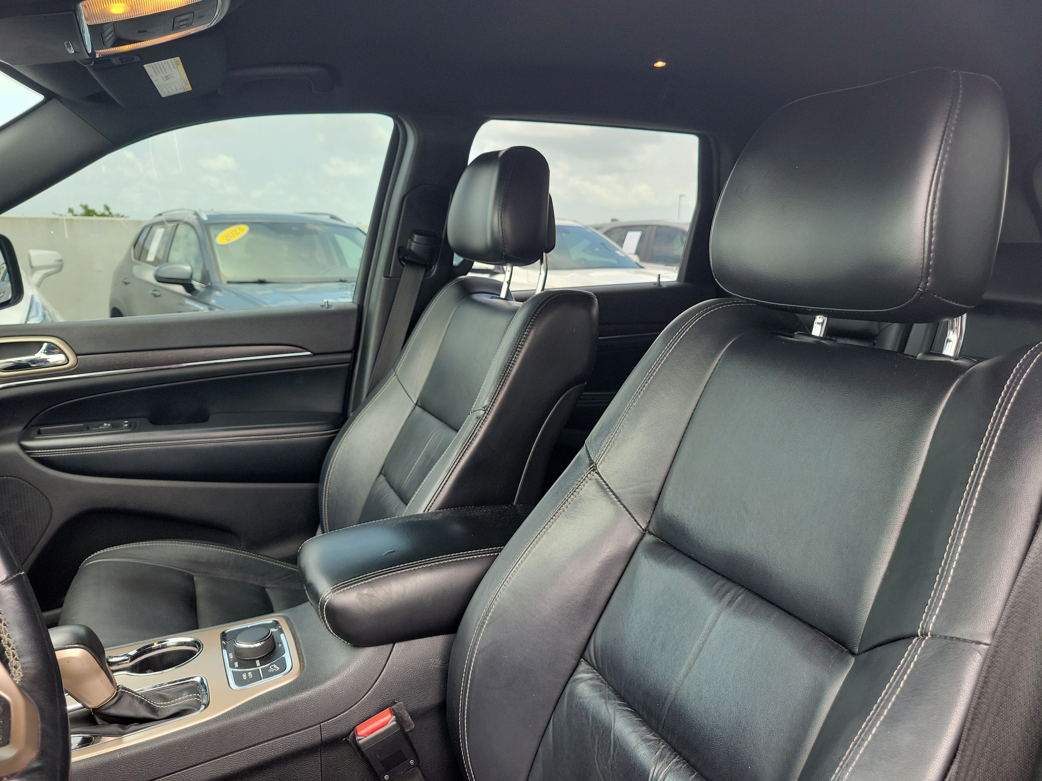 Used 2016 Brilliant Black Crystal Pearlcoat Jeep Limited image 21