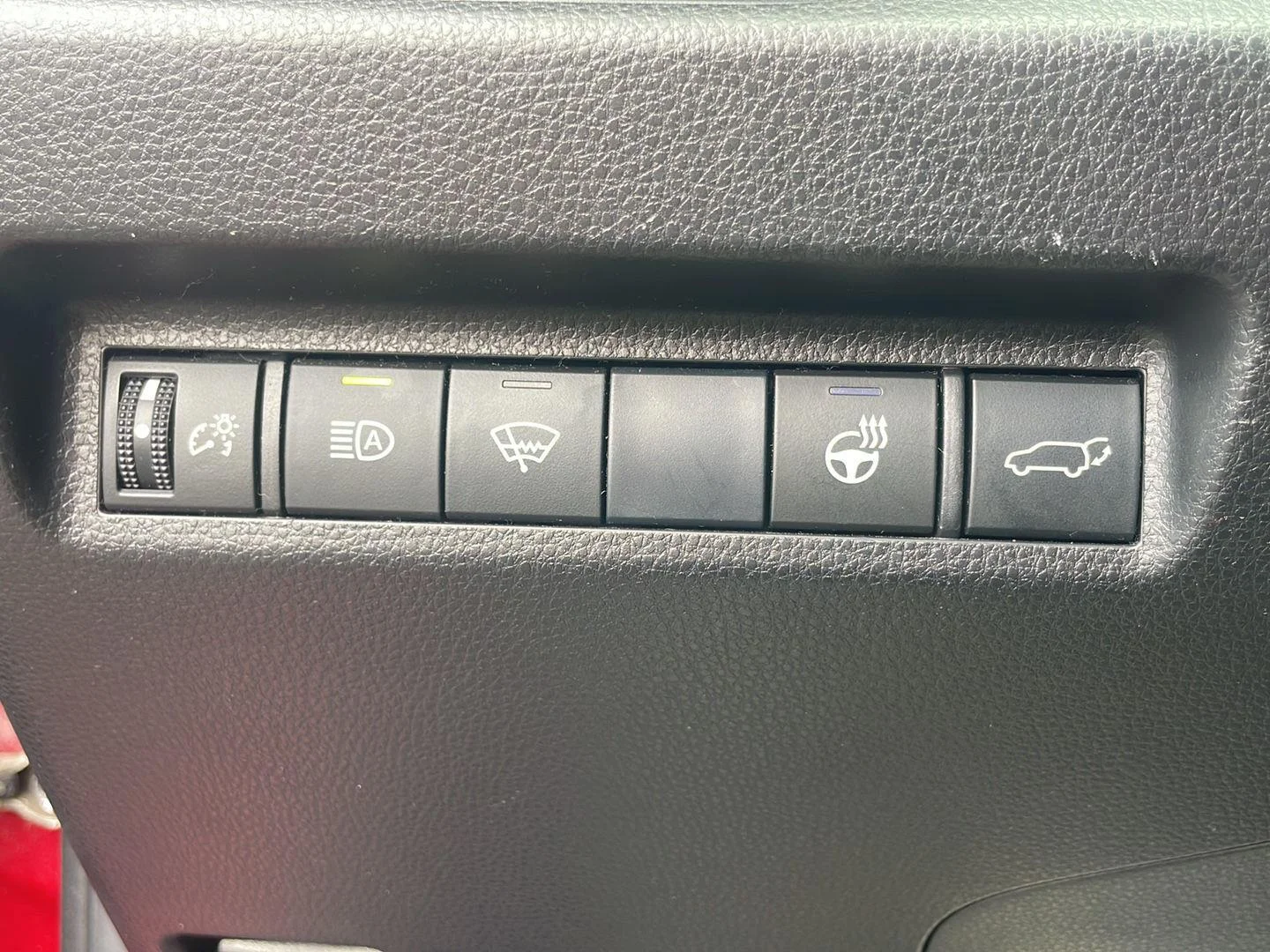 Used 2019 Ruby Flare Pearl Toyota XLE image 2