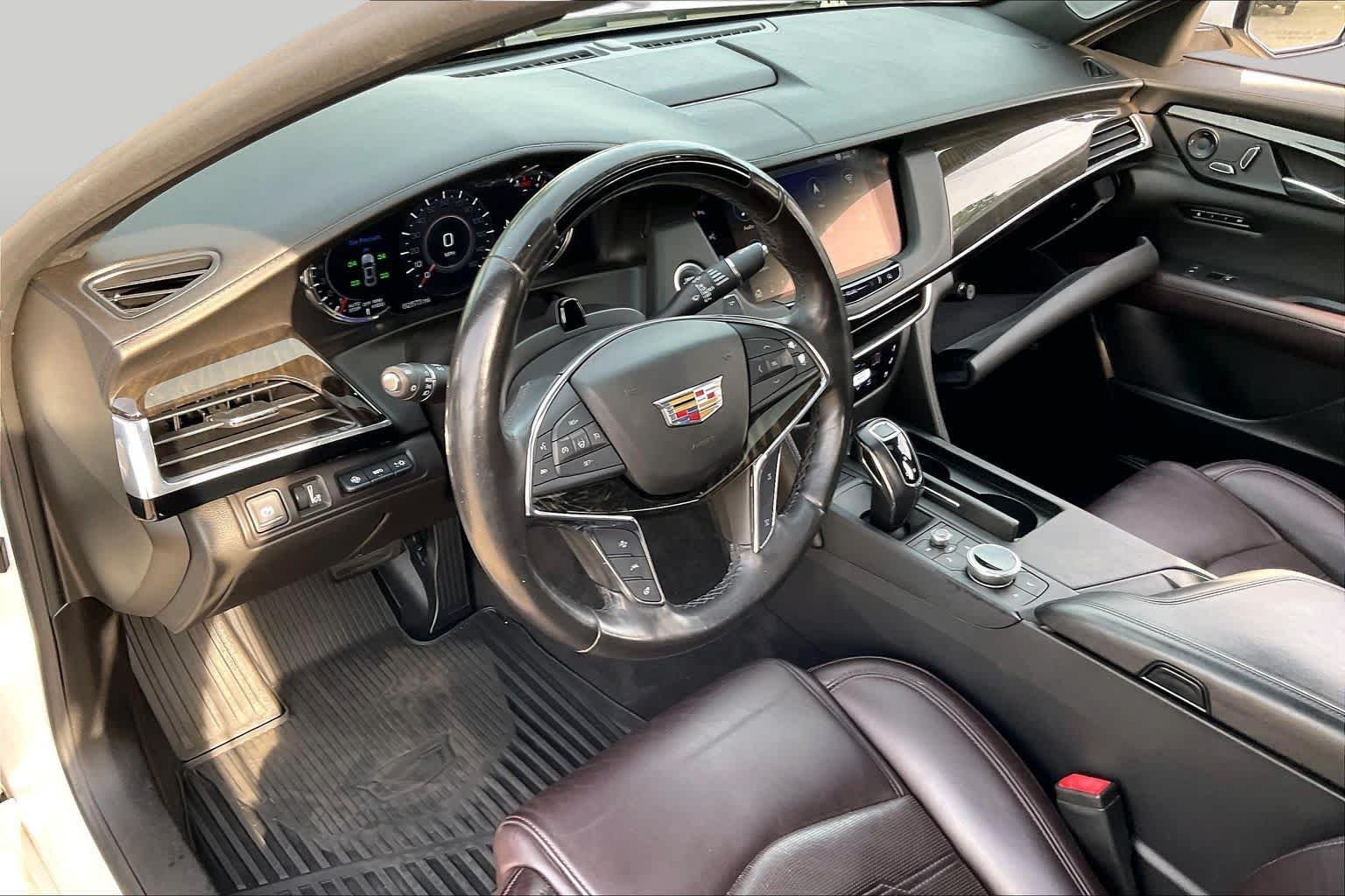 Used 2020 Crystal White Tricoat Cadillac Premium Luxury image 17