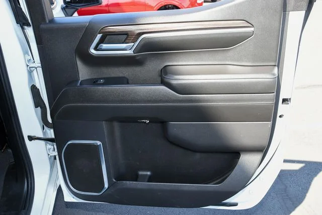 Used 2022 White Chevrolet LT image 24