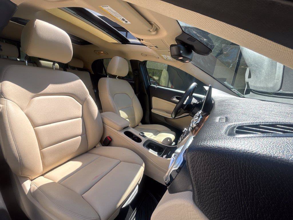 Used 2019 Black Mercedes-Benz GLA 250 image 12