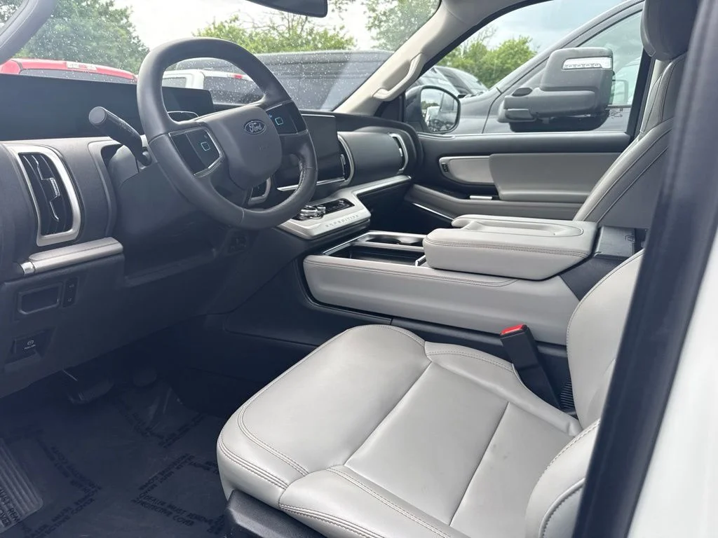Used 2025 White Ford Active image 3