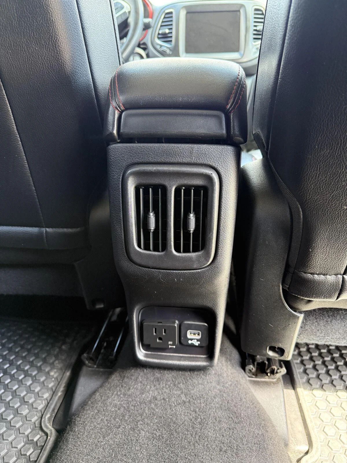 Used 2018 Billet Silver Metallic Clearcoat Jeep Trailhawk image 28