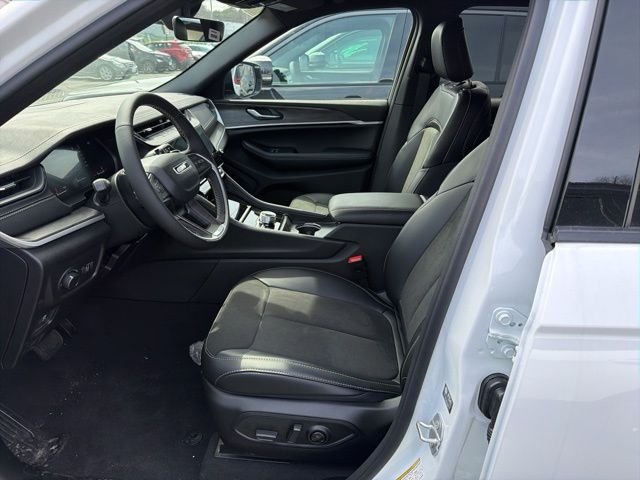 New 2026 Bright White Clear-Coat Exterior Paint Jeep Altitude image 12