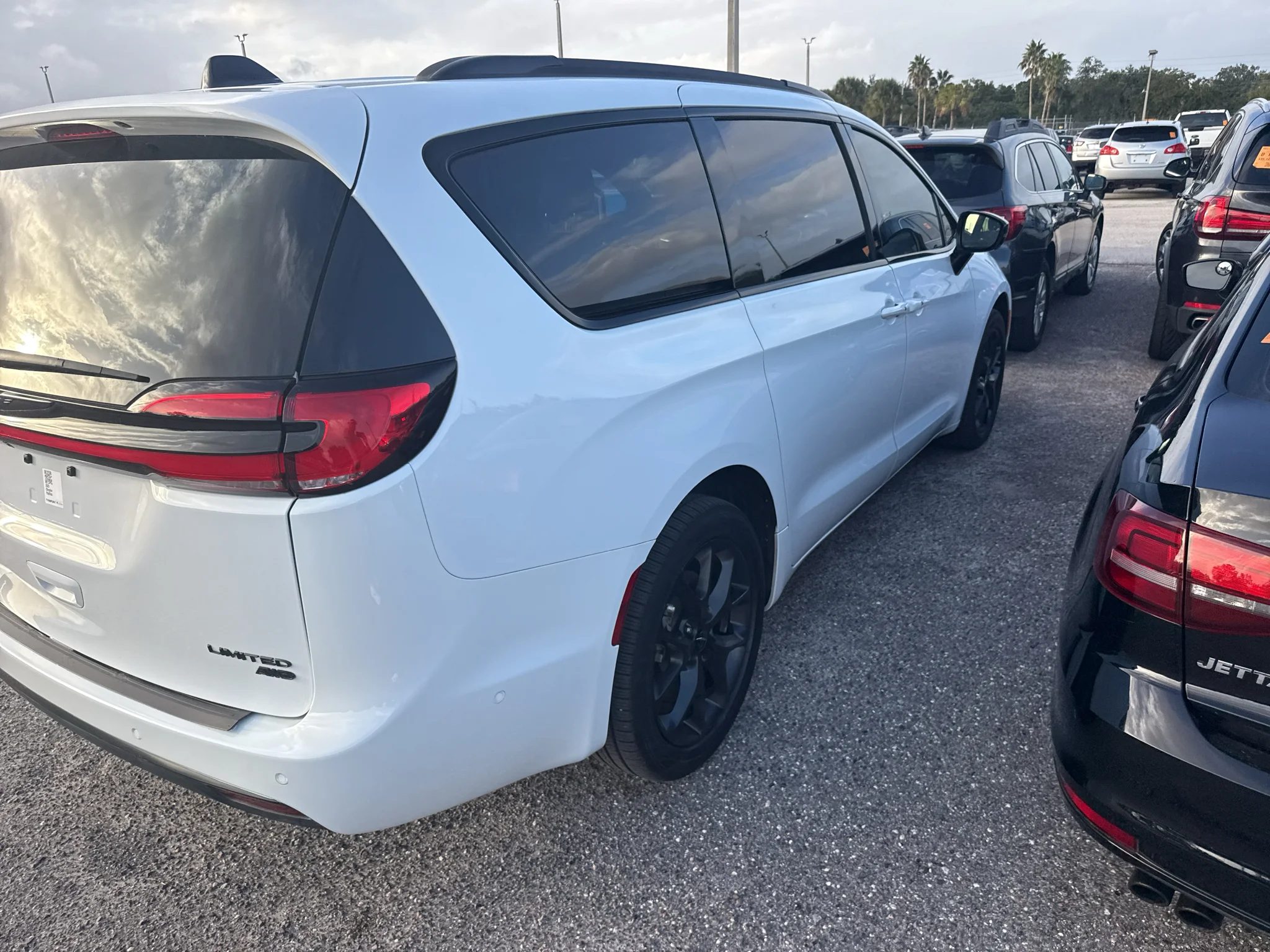 Used 2023 Bright White Clearcoat Chrysler Limited image 2