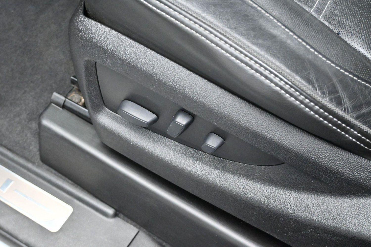 Used 2019 Summit White GMC Denali image 14