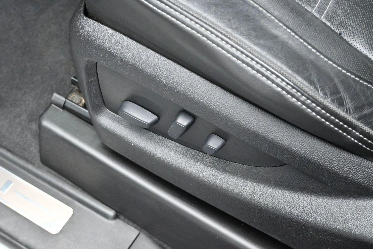 Used 2019 Summit White GMC Denali image 14