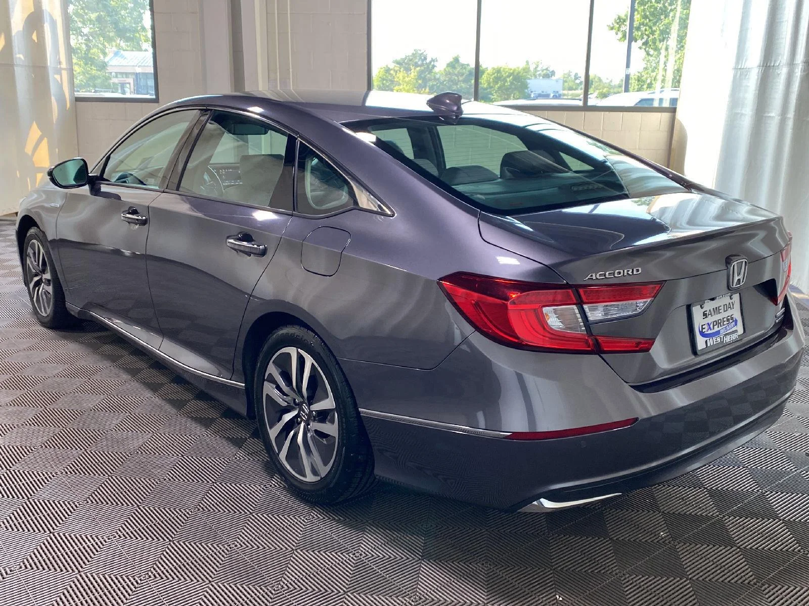 Used 2018 Modern Steel Metallic Honda Touring image 6