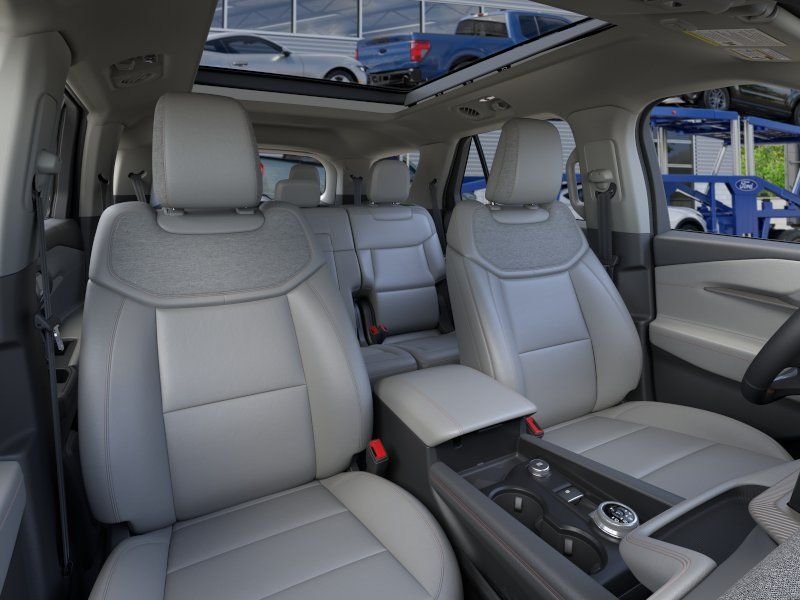 New 2026 Star White Metallic Tri-Coat Ford Active image 10