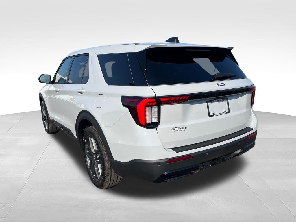 New 2027 Avalanche Gray Ford ST-Line image 3