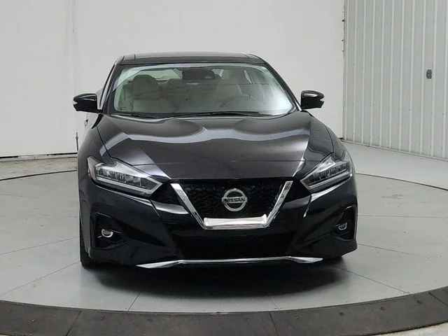 Used 2022 Black Nissan Platinum image 3