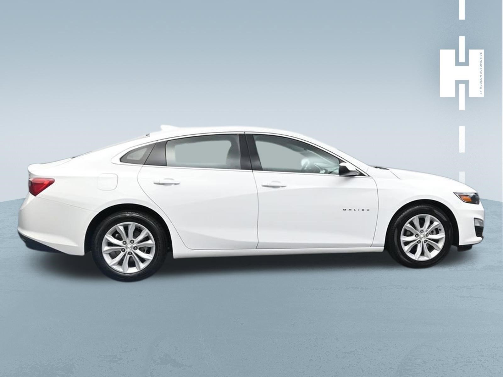 Used 2024 Summit White Chevrolet LT image 3