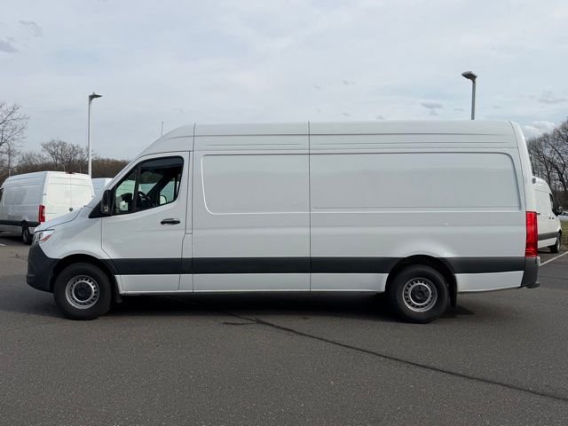 Used 2026 White Mercedes-Benz Cargo 170 WB image 4
