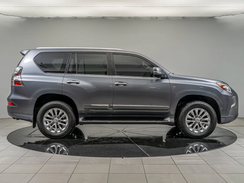 Used 2016 Gray Pearl Lexus 460 image 4