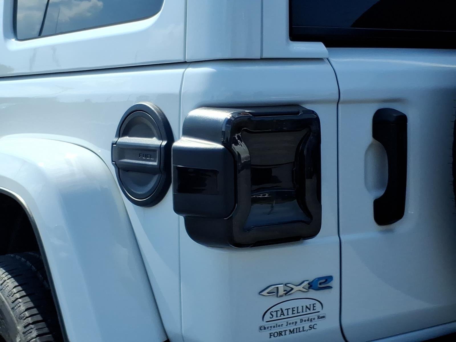 Used 2021 Bright White Clearcoat Jeep Unlimited Sahara image 19