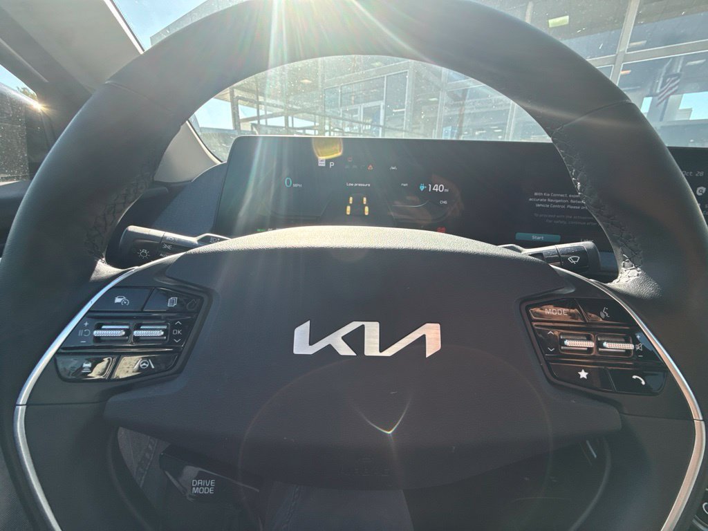 Certified Used 2024 Snow White Pearl Kia Light image 26