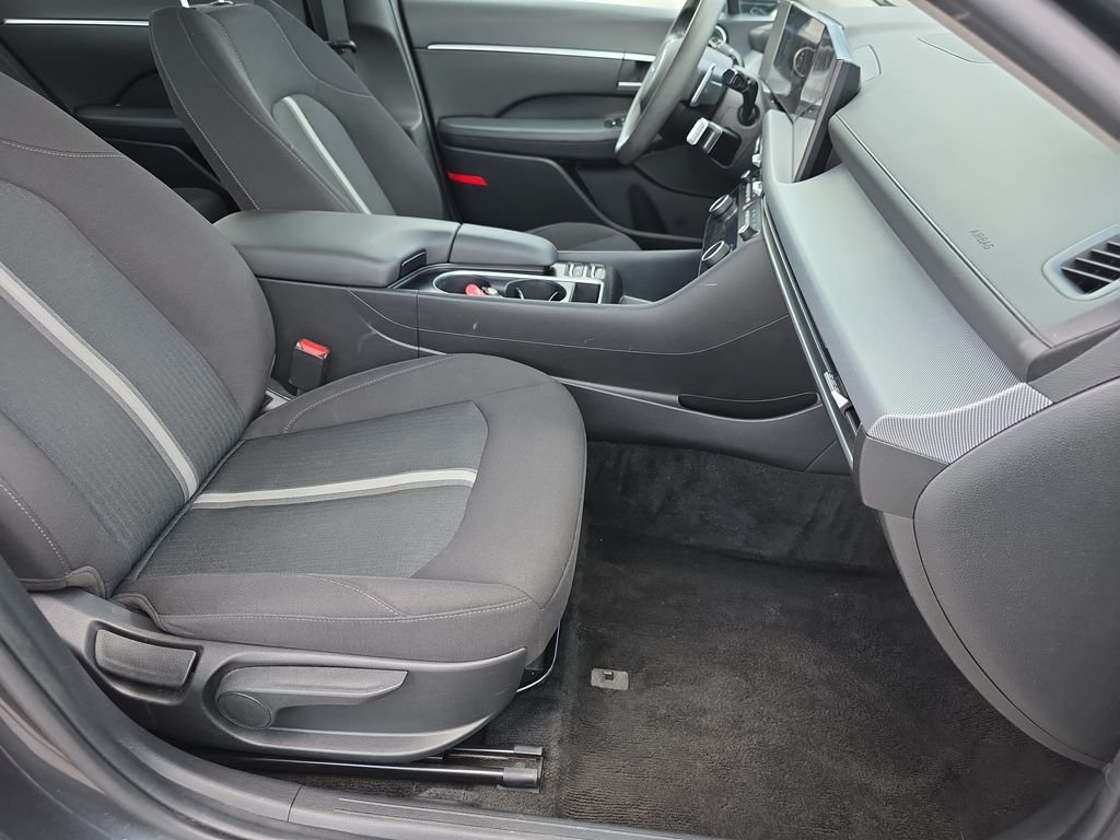 Used 2025 Portofino Gray Hyundai SEL image 33