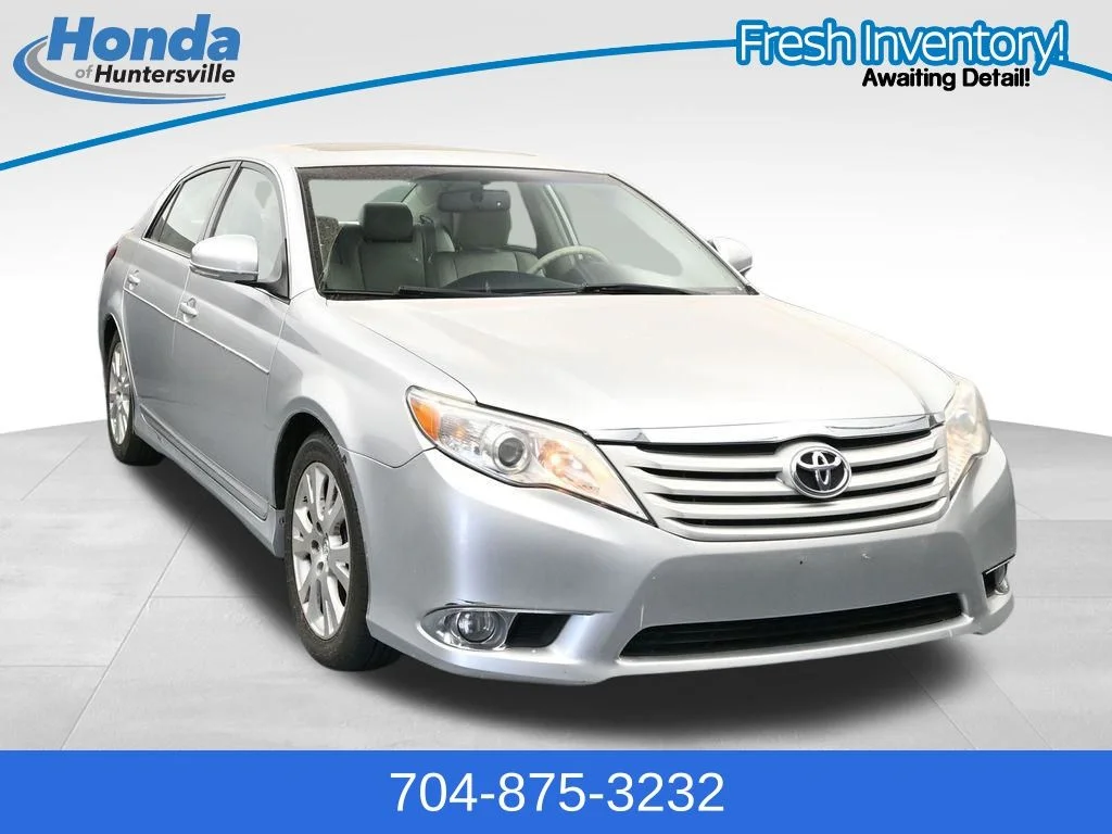 2011 Toyota Avalon Limited's photo