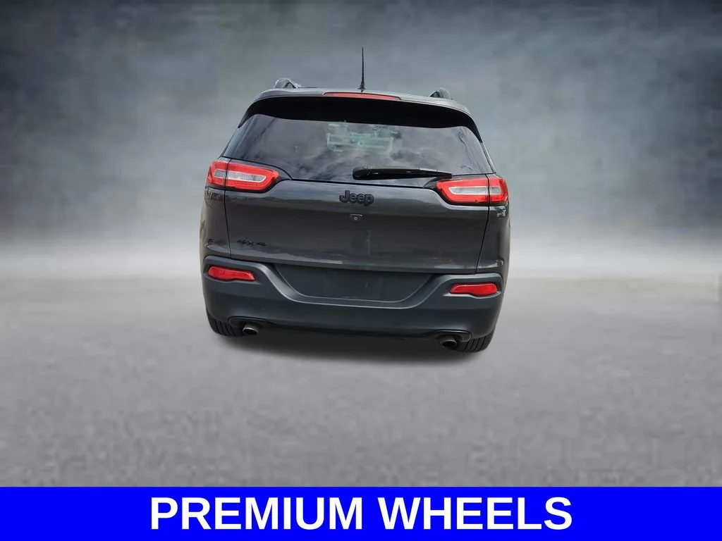 Used 2014 Gray Jeep Latitude image 6