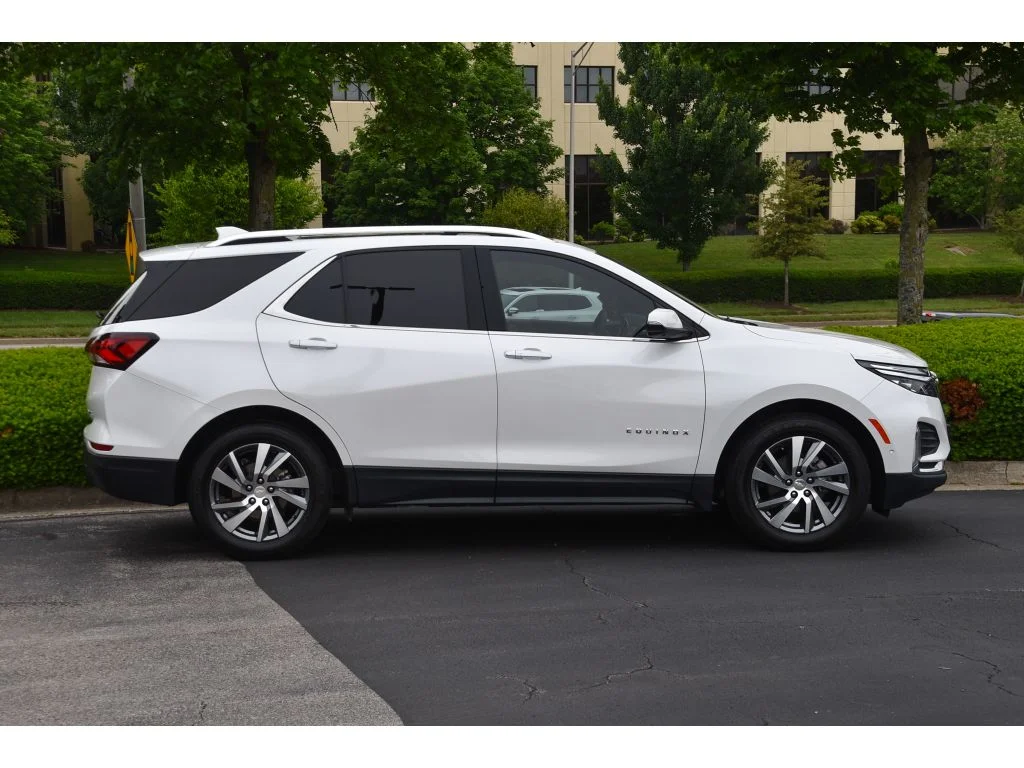 Used 2022 Iridescent Pearl Tricoat Chevrolet Premier image 3