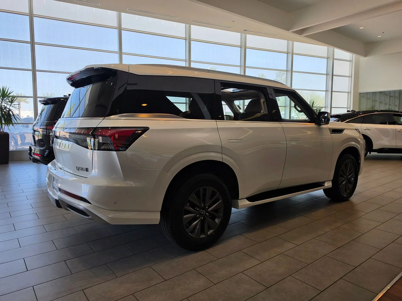 New 2026 RADIANT WHITE INFINITI Pure 4WD image 5