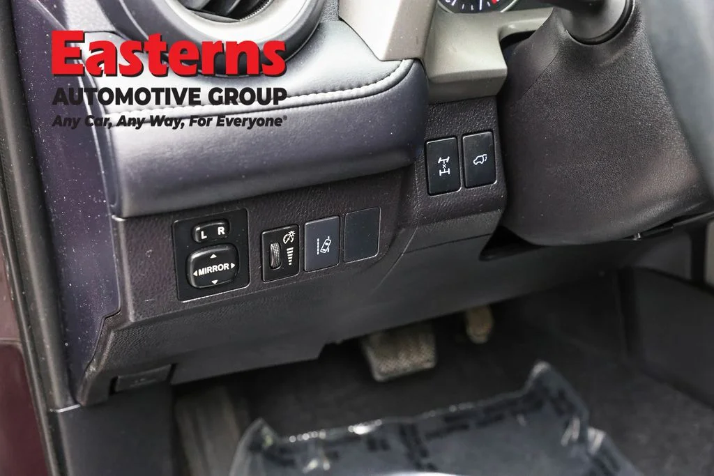 Used 2016 Black Toyota XLE image 21