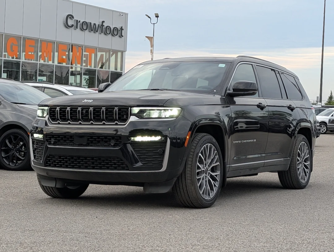New 2026 Black Jeep Summit - - 4x4 - Dual- Pane Panoramic Sunroof - Trailer Tow Pkg - Palermo Leather & More! image 4