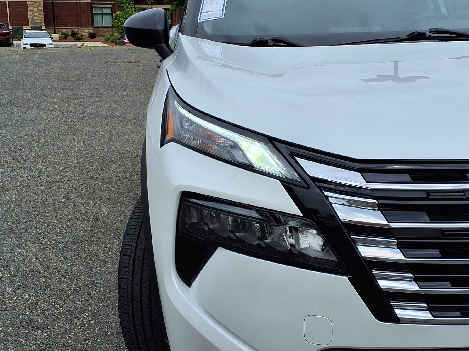 Used 2024 Everest White Pearl Nissan S image 14