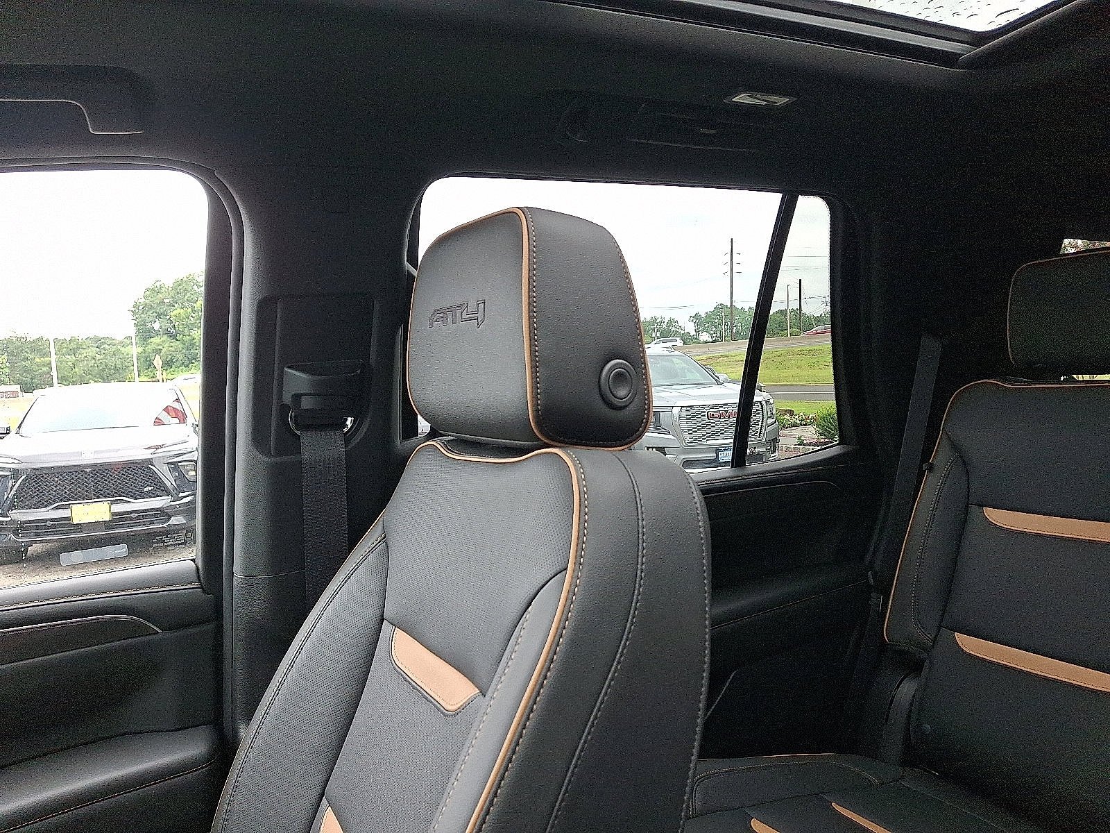 Used 2023 White Frost Tricoat GMC AT4 image 13
