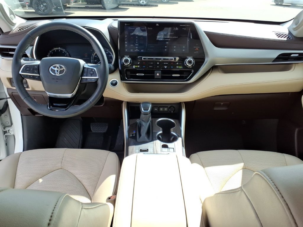 Used 2020 Blizzard Pearl Toyota Platinum image 7