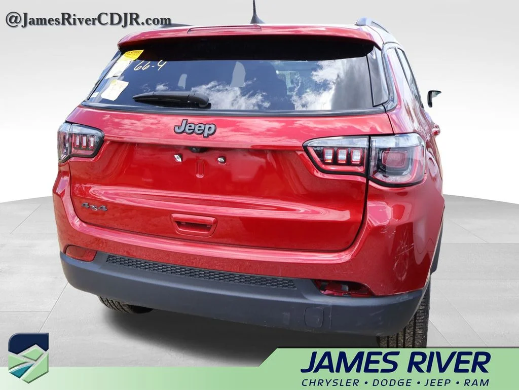 Used 2025 Red Jeep Latitude image 14
