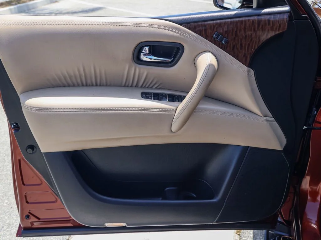 Used 2018 Brown Nissan SL image 20