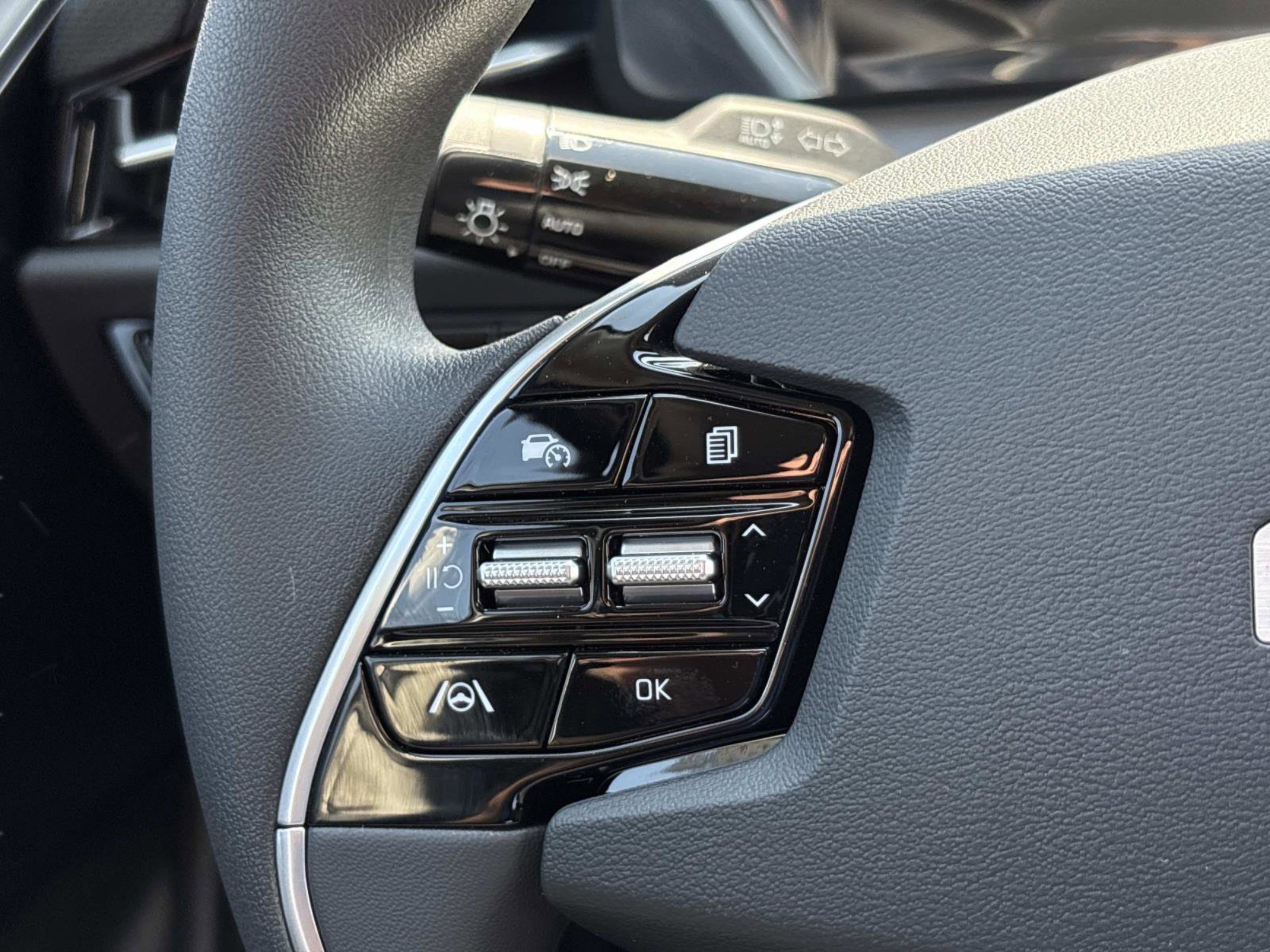 New 2026 Aurora Black Pearl Kia LX image 20