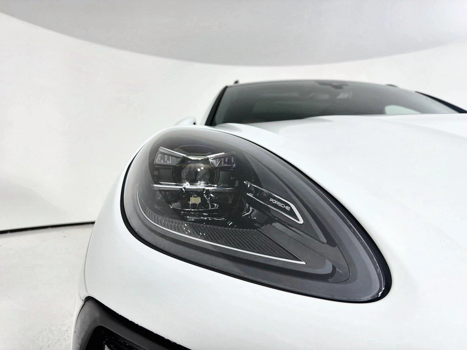 Used 2023 White Porsche  image 32