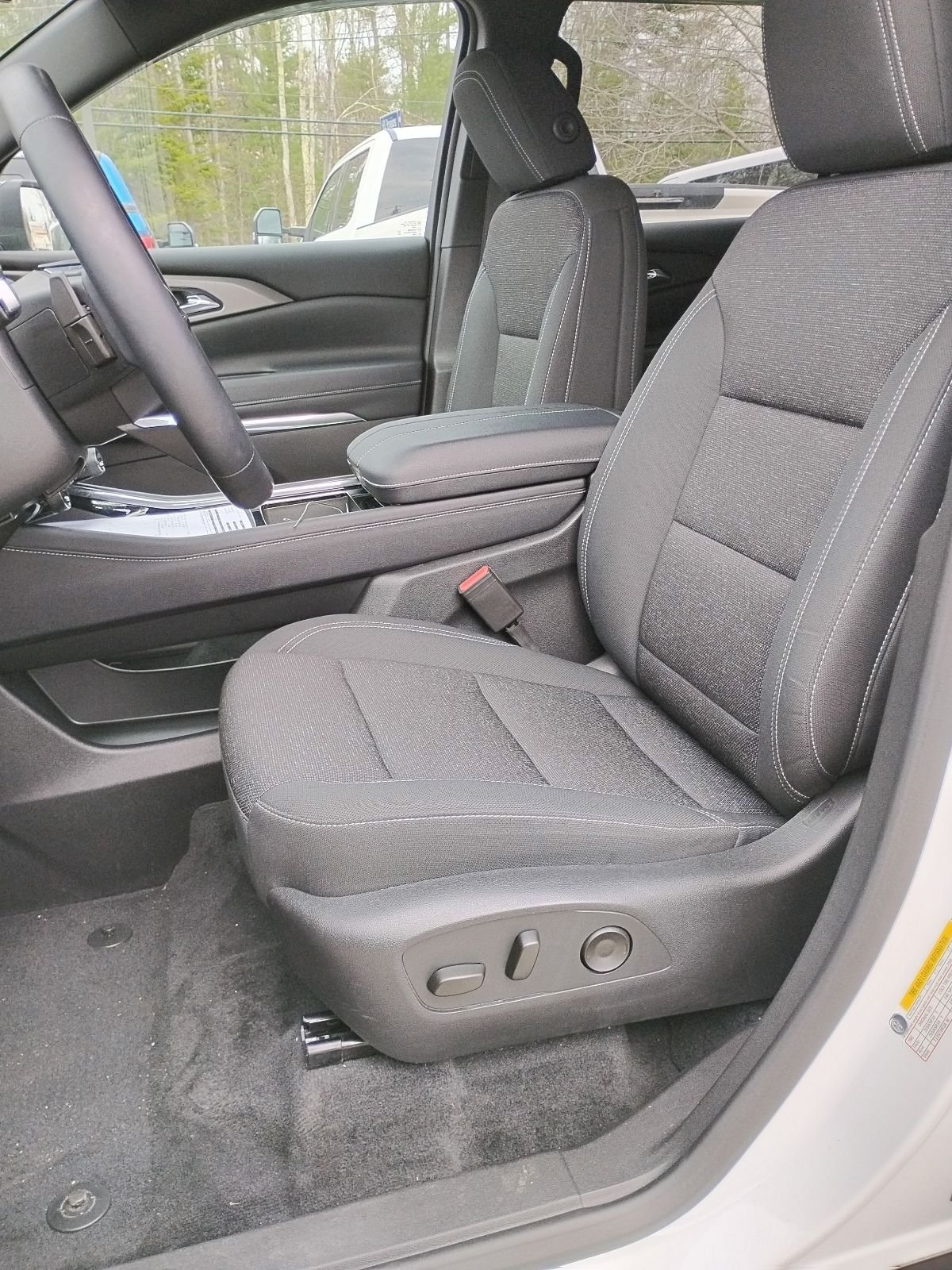Used 2025 White Chevrolet LT image 18