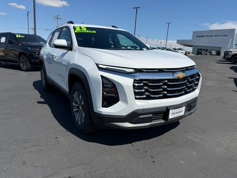 Used 2025 Summit White Chevrolet LT image 1