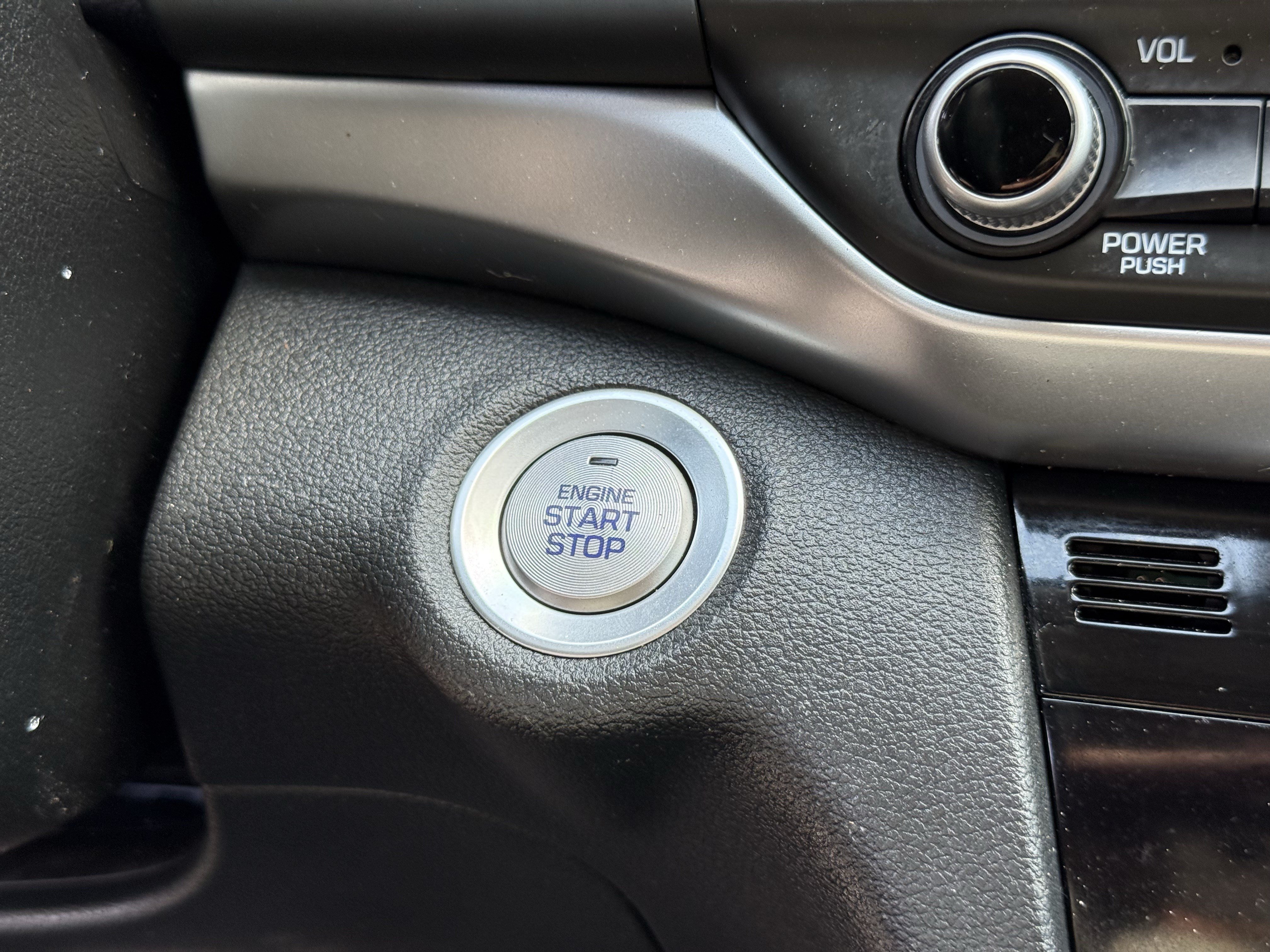 Used 2020 Quartz White Pearl Hyundai Value Edition image 24