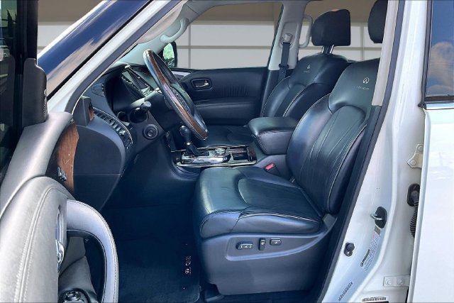 Used 2014 White INFINITI  image 24