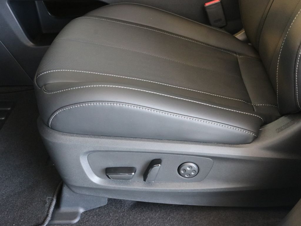 New 2027 HARBOR GRAY INFINITI Luxe AWD image 29